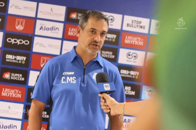 Meski Kalah 0-1 dari Persib, Pelatih Arema FC Mengaku Tak Kecewa