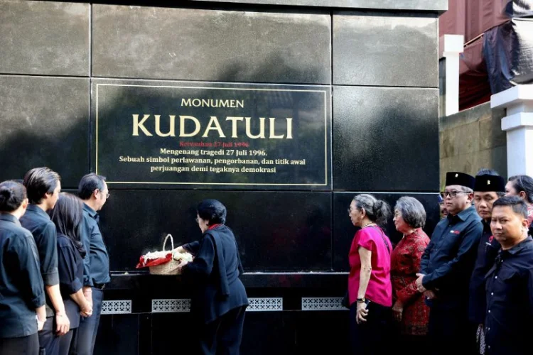 Tiga Dekade Menjaga Nyala Api Perjuangan