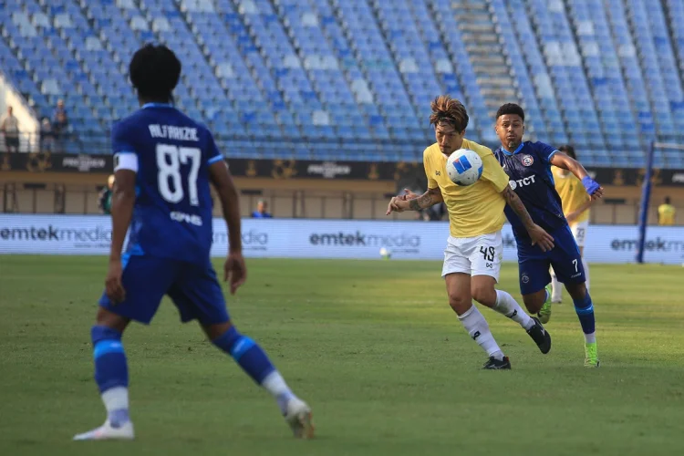 Arema FC Tempel Ketat Persib Usai Kalahkan Tampines Rovers FC 2-1