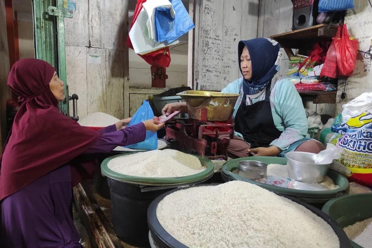 Harga Beras di Pasar Guntur Garut Stabil Rp15 Ribu per Kg, Stok Aman Saat Kemarau