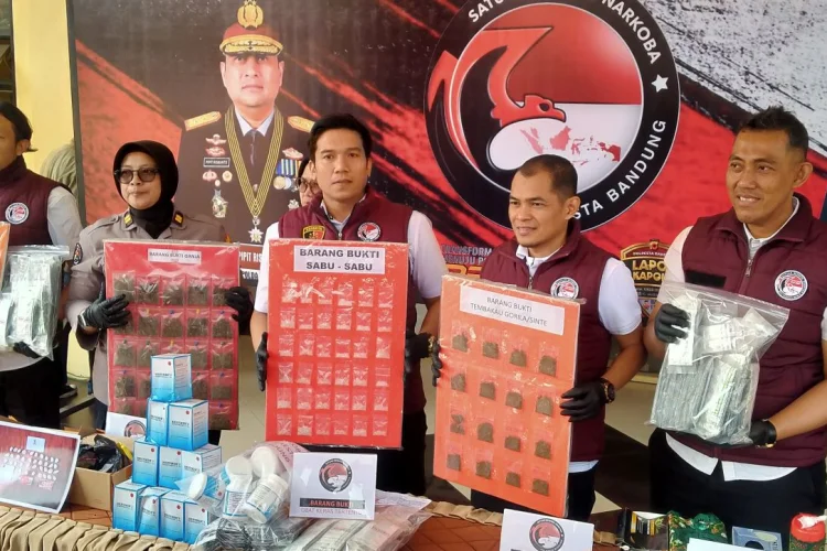 Polresta Bandung Sita 784.500 Butir Obat Keras Ilegal di Cicalengka