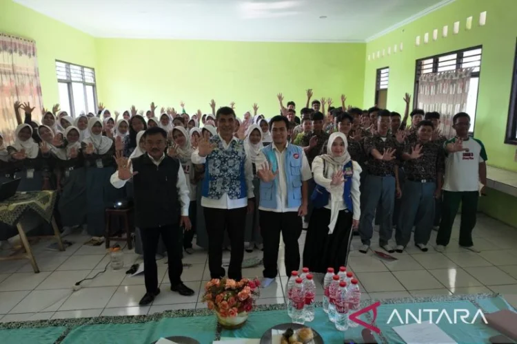 Pemkab Bekasi Jemput Bola Rekam KTP Elektronik Pelajar Lewat Program Kampus 17
