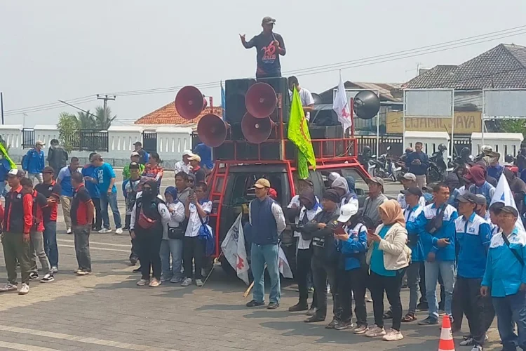 Tanggapi Aksi Koalisi 7 Serikat Buruh, Komisi IV DPRD KBB Bakal Bersurat ke Gubernur