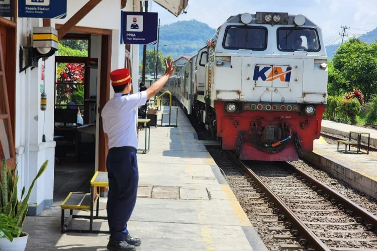 Cuma Bayar Rp8! KAI Commuter Tebar Promo Tarif Spesial HUT RI ke-81