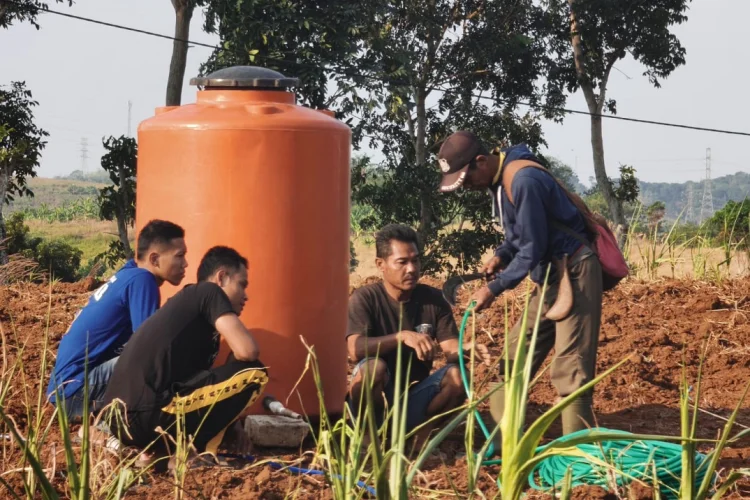 Antisipasi Kekeringan dan Gagal Panen, Polda Jabar Bangun Sumur Bor dan Suplai Air