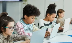 Sekolah di AS Mulai Batasi Laptop di Kelas, Pembelajaran Kembali Minim Layar