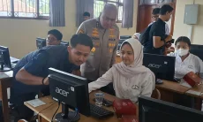 Ratusan Pelajar di Bandung Digembleng Polda Jabar Pelatihan Cek Fakta AI