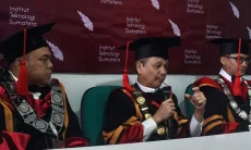 Lima Tahun Dua Gelar
