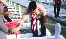 Mengenang Pahlawan Menjaga Api Pengabdian