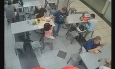 Niat Baik Berujung Petaka, Ayah Pemilik Restoran di Singapura Dibanting Pengunjung