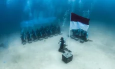 Pertamina Kibarkan Merah Putih di Bawah Laut Sulawesi Utara