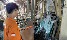 Tertimpa Puluhan Lembar Kaca, Pemilik Usaha Furniture di Tasikmalaya Dilarikan ke RS