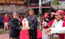 Ratusan Budayawan dan Keturunan Raja Sunda Gelar Upacara HUT ke-81 RI di Galunggung
