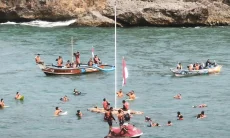 Merah Putih Mengapung di Laut Selatan