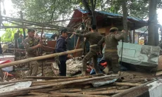 Lapak Menepi Ruang Kembali