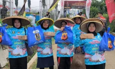 Petani Bawang Putih Cianjur Terima Bansos dari Wakapolri