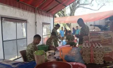 Gempa NTT, Dapur Umum Kemensos Siapkan 3.000 Porsi Makanan per Hari untuk Korban