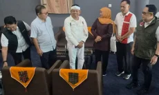Dedi Mulyadi dan Khofifah Bersua di Labuan Bajo, Bantu Korban Gempa NTT