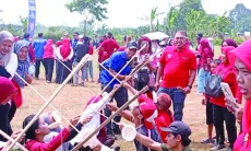 Tawa Kemerdekaan Menggema di Sawah Lega