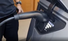 Pelanggan Home Charging di Jabar Tembus 7.125, Daya Kendaraan Listrik Diisi di Rumah