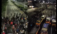 Viral Massa Bawa Tongkat Turun Pasca Demo 27 Agustus, Diduga Provokator