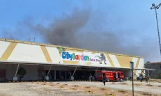 Wahana Permainan Anak Terbakar, Damkar Kerahkan Tiga Unit Mobil Pemadam