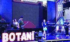 Rossa Bawa Nostalgia Dua Dekade Botani