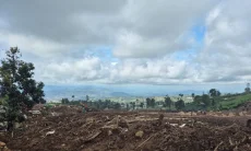 Api Pergi Longsor Menanti