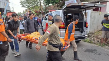 Drama Evakuasi Mayat Tanpa Identitas di Sungai Ciloseh
