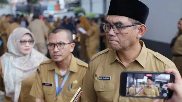 KPK Telisik Pemotongan Upah Pungut Pegawai, Ajat Rochmat Jatnika Minta Maaf ke Warga