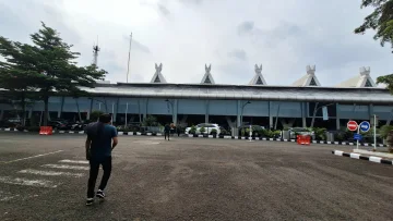 Menjemput Penumpang Bandara lewat Pintu Kampus