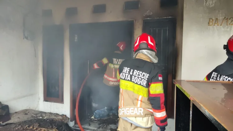 Diduga Dibakar Pemilik, Rumah di Bogor Barat Terbakar, Kerugian Capai Rp150 Juta