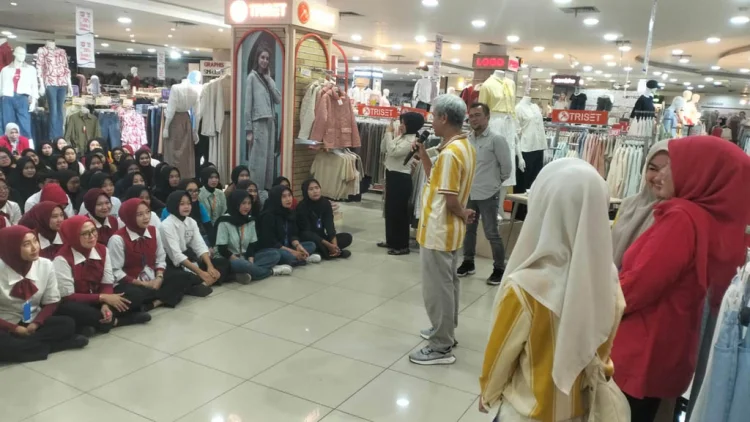 Dari kasir hingga SPG Kompak Belajar Bahasa Isyarat