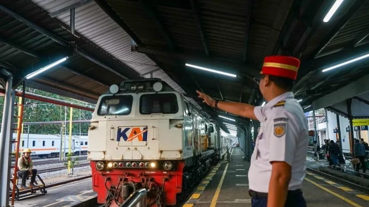KA Sangkuriang Terus Perkuat Konektivitas
