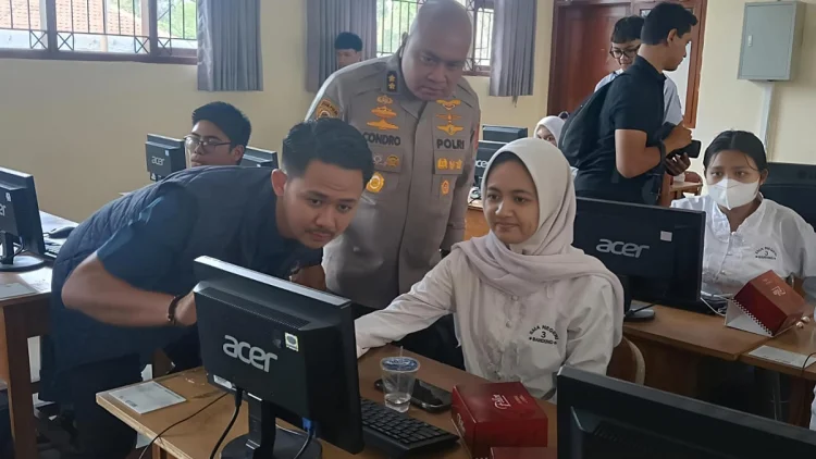 Ratusan Pelajar di Bandung Digembleng Polda Jabar Pelatihan Cek Fakta AI
