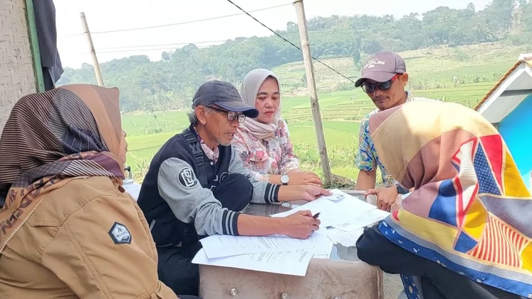 Ratusan Warga Ciwidey Urus Adminduk Tanpa Antre ke Kantor Kecamatan