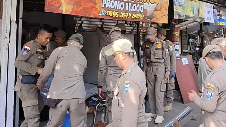 Satpol PP Lanjutkan Penataan Kawasan Kota Bandung