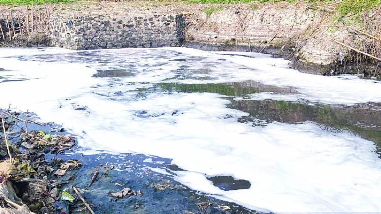Jejak Merah Sungai Cihaur