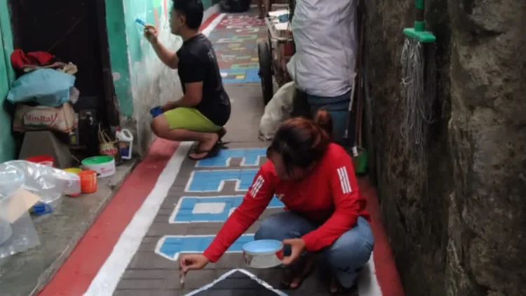 Warga Cimahi Sulap Paving Blok Jadi Lukisan Sambut HUT RI ke-81