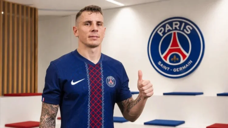 Lucas Digne Resmi Berkostum PSG
