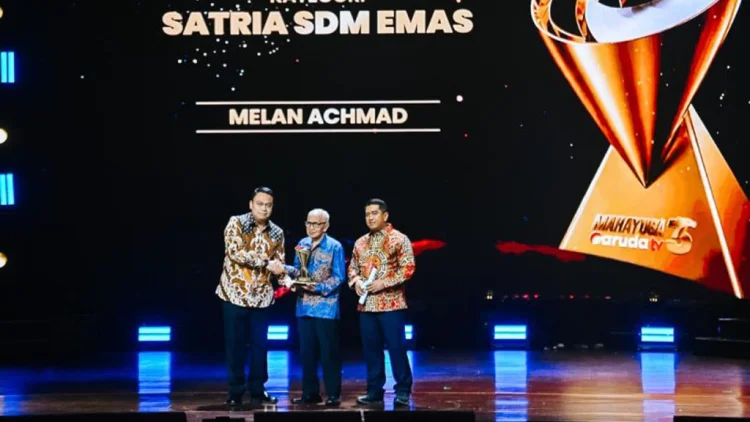 Usia Senja Ilmu Menyala