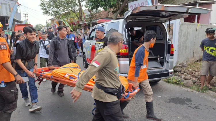 Drama Evakuasi Mayat Tanpa Identitas di Sungai Ciloseh