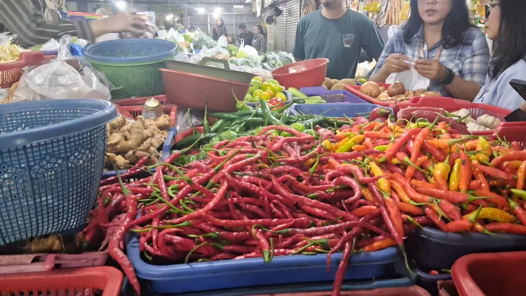 Harga Cabai Tanjung Tembus Rp100 Ribu di Pasar Kosambi Bandung