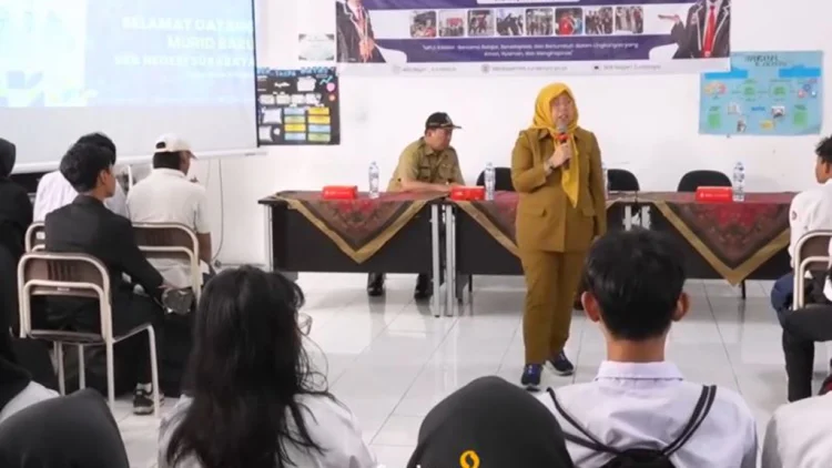 Kembali Sekolah Merajut Harapan