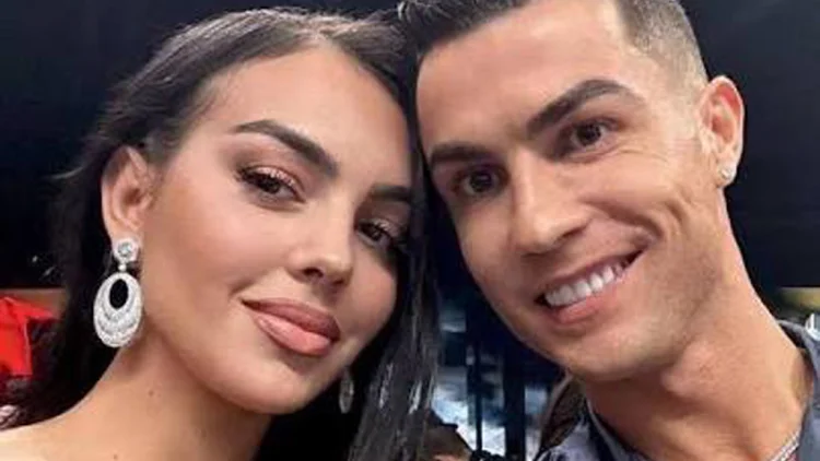 Ronaldo Tertawa Digosipkan Menikah