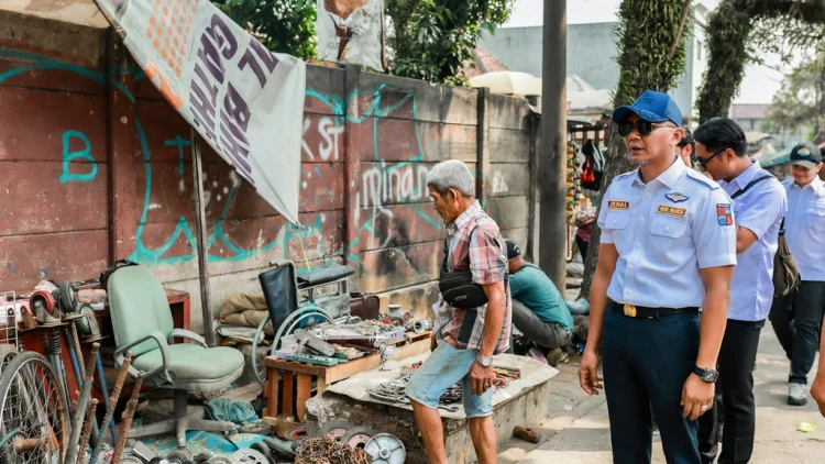 MA Salmun-Jalan Merdeka Kembali Dikuasai PKL: Fenomena Pelik Tarik-menarik