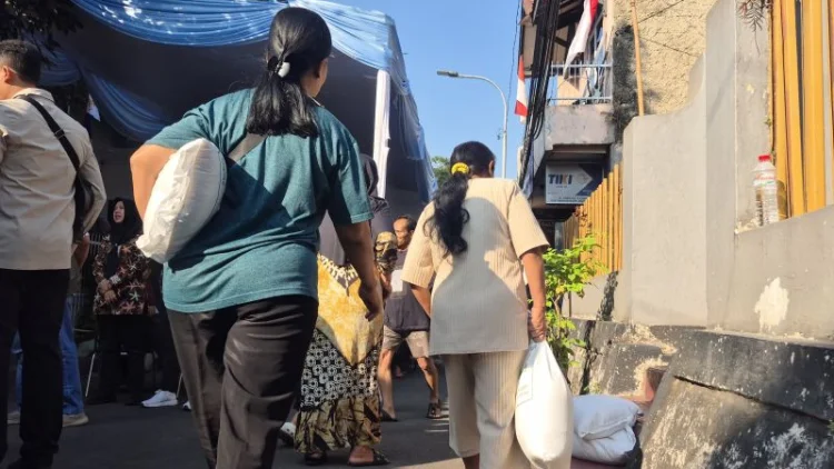 Bulog Salurkan 1.184 Ton Bantuan Beras untuk 39.472 Warga Cimahi
