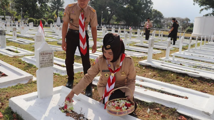 Pramuka Kota Tasikmalaya Ziarah ke TMP Kusumah Bangsa Peringati HUT ke-65