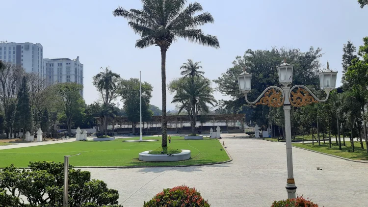 Halaman Gedung Sate Dipastikan Siap untuk Upacara HUT RI ke-81, Saung Hanya Sementara