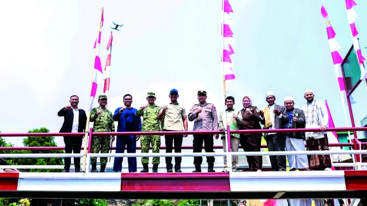 Jembatan Garuda Satukan Warga